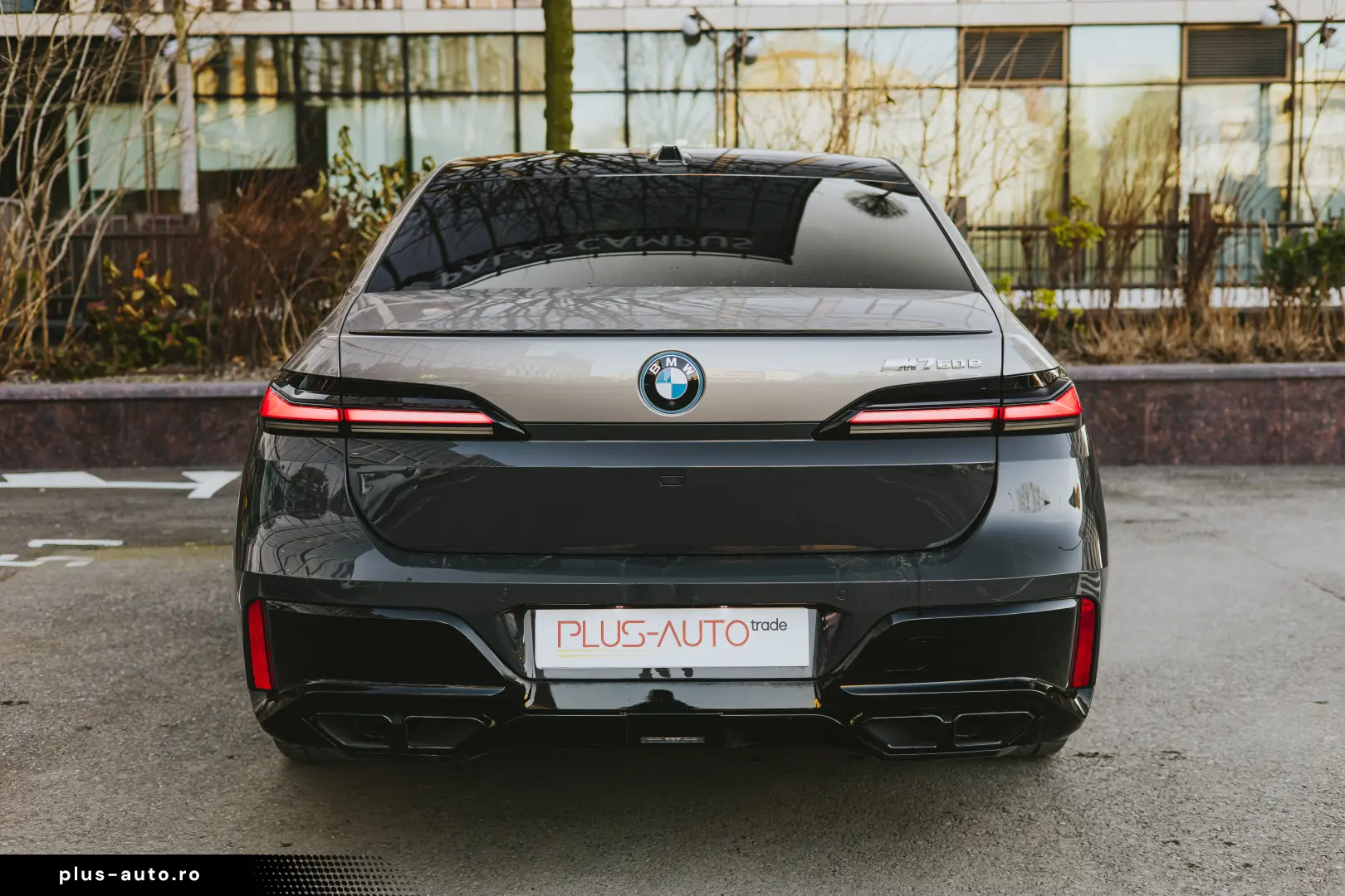 BMW M760e Individual BiColor - Preluare Leasing