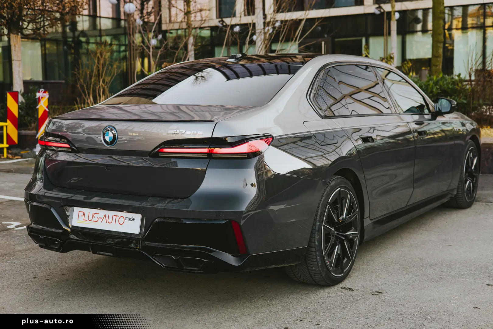 BMW M760e Individual BiColor - Preluare Leasing