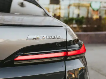 BMW M760e Individual BiColor - Preluare Leasing