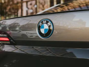 BMW M760e Individual BiColor - Preluare Leasing