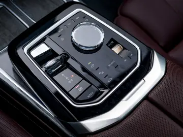 BMW M760e Individual BiColor - Preluare Leasing