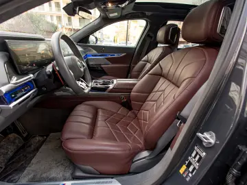 BMW M760e Individual BiColor - Preluare Leasing