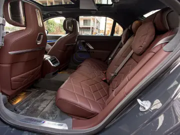 BMW M760e Individual BiColor - Preluare Leasing