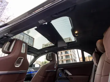 BMW M760e Individual BiColor - Preluare Leasing