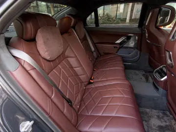 BMW M760e Individual BiColor - Preluare Leasing