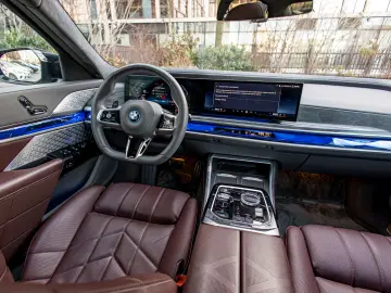 BMW M760e Individual BiColor - Preluare Leasing