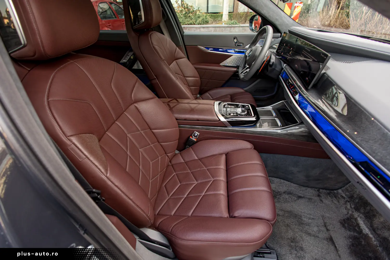 BMW M760e Individual BiColor - Preluare Leasing