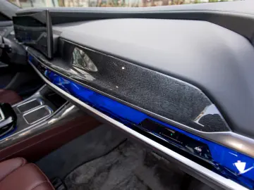 BMW M760e Individual BiColor - Preluare Leasing