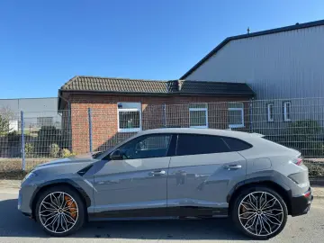NEW Lamborghini Urus SE