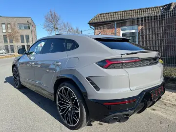 NEW Lamborghini Urus SE