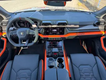 NEW Lamborghini Urus SE