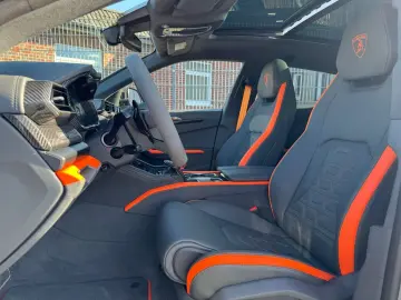 NEW Lamborghini Urus SE