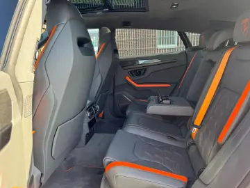 NEW Lamborghini Urus SE