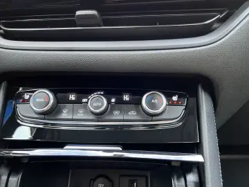 OPEL Grandland 1.5 D Business Edition LED AHK ACC NAV