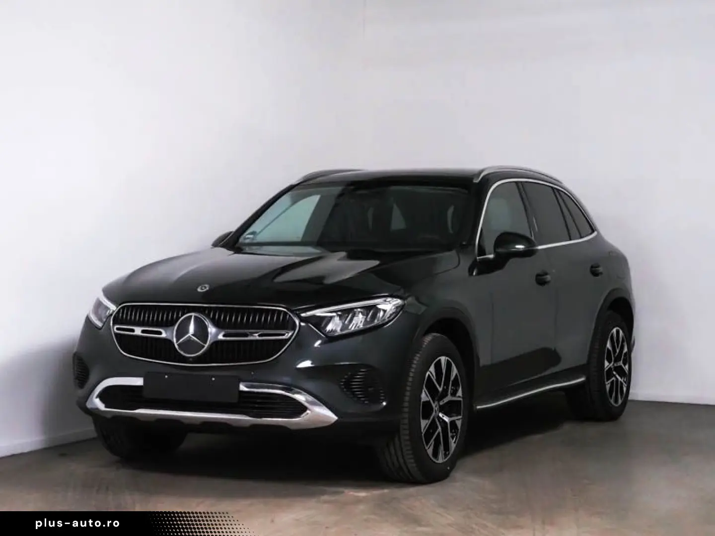 MERCEDES-BENZ GLC 300 e 4M AVANTGARDE PANORAMA DISTRONIC AHK