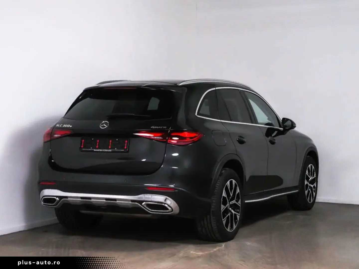 MERCEDES-BENZ GLC 300 e 4M AVANTGARDE PANORAMA DISTRONIC AHK