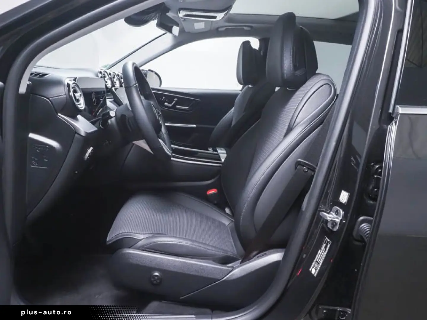 MERCEDES-BENZ GLC 300 e 4M AVANTGARDE PANORAMA DISTRONIC AHK