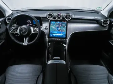 MERCEDES-BENZ GLC 300 e 4M AVANTGARDE PANORAMA DISTRONIC AHK