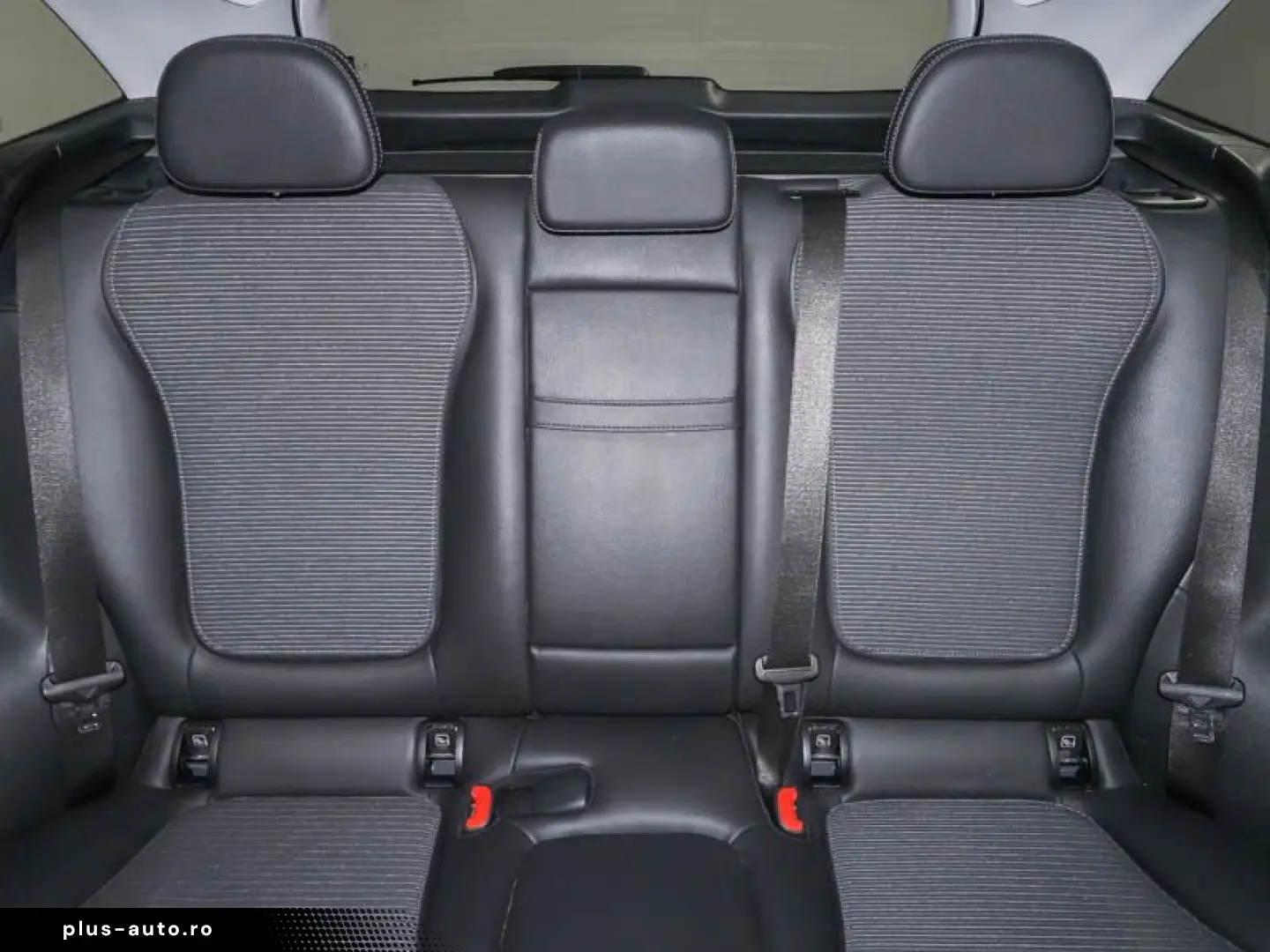 MERCEDES-BENZ GLC 300 e 4M AVANTGARDE PANORAMA DISTRONIC AHK