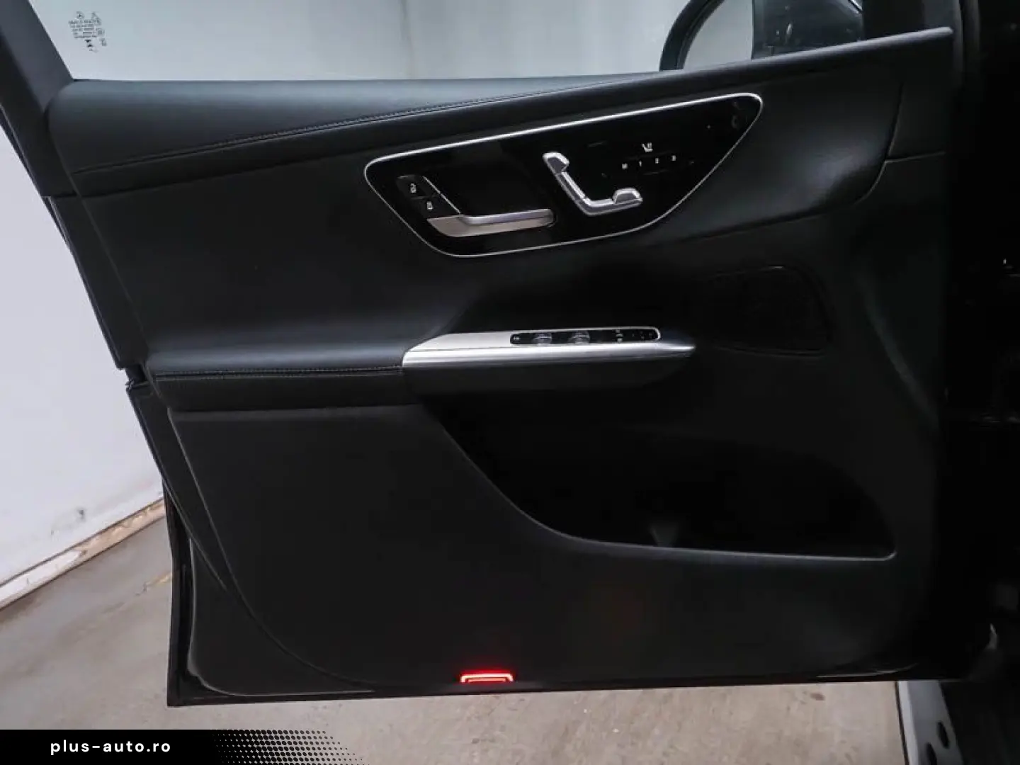 MERCEDES-BENZ GLC 300 e 4M AVANTGARDE PANORAMA DISTRONIC AHK