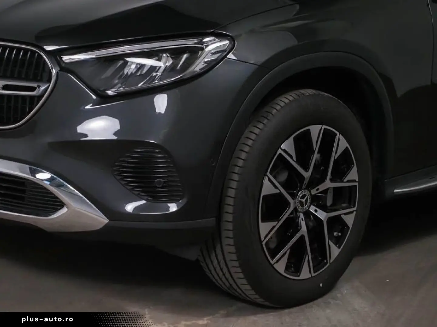 MERCEDES-BENZ GLC 300 e 4M AVANTGARDE PANORAMA DISTRONIC AHK