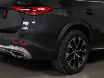 MERCEDES-BENZ GLC 300 e 4M AVANTGARDE PANORAMA DISTRONIC AHK