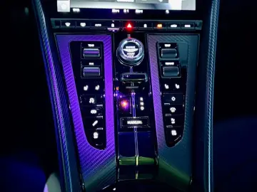 ASTON MARTIN DB12 4.0 V8 KERAMIK.B&W.SITZBELÜFT.360