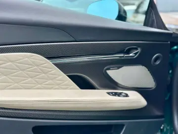 ASTON MARTIN DB12 4.0 V8 KERAMIK.B&W.SITZBELÜFT.360