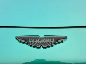 ASTON MARTIN DB12 4.0 V8 KERAMIK.B&W.SITZBELÜFT.360