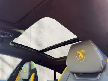 Lamborghini Urus SE   Akrapovic Exhaust