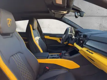 Lamborghini Urus SE   Akrapovic Exhaust