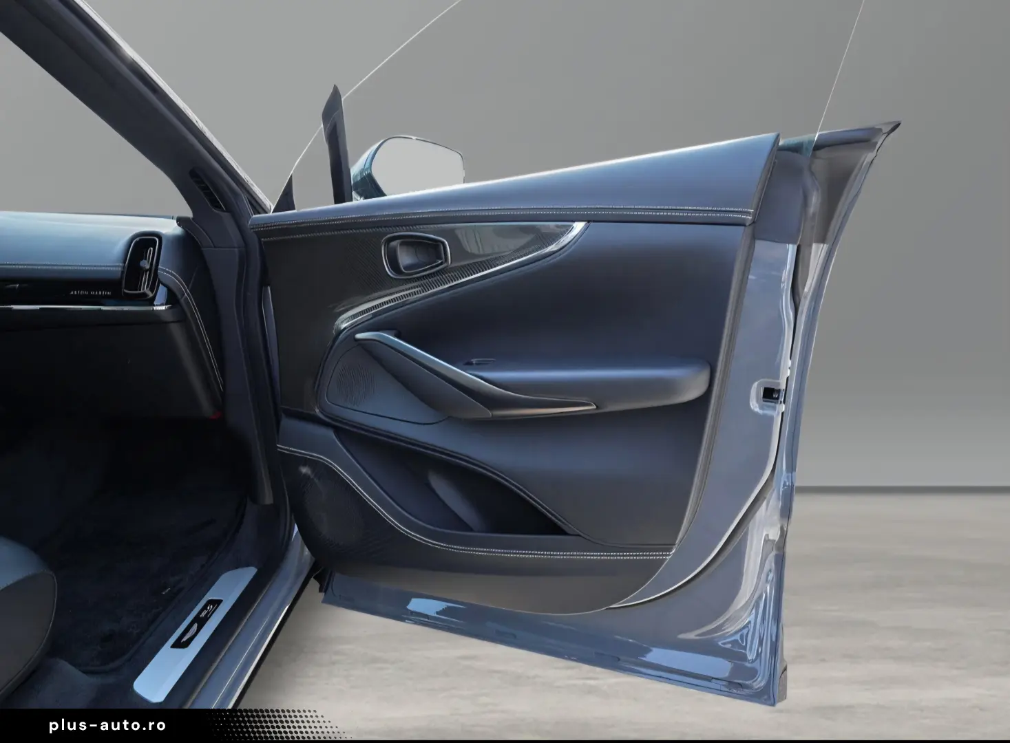 Aston Martin DBX S