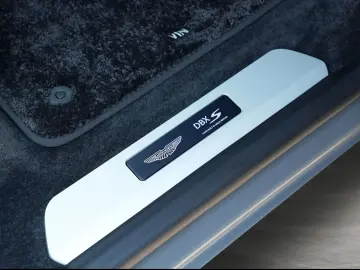 Aston Martin DBX S