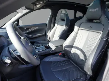 Aston Martin DBX S