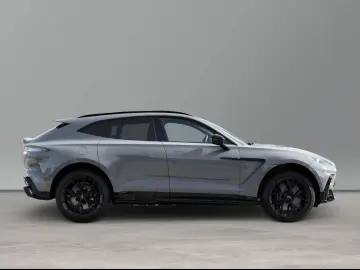 Aston Martin DBX S