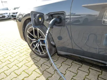 BMW 750e xDrive M Sport