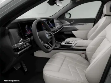 BMW 750e xDrive TV-Fond-Entertainment