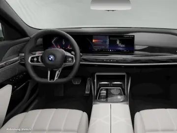 BMW 750e xDrive TV-Fond-Entertainment