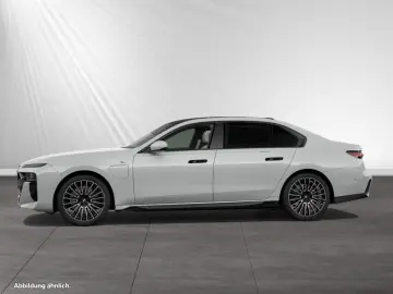BMW 750e xDrive TV-Fond-Entertainment