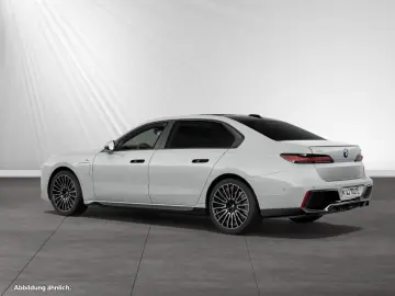 BMW 750e xDrive TV-Fond-Entertainment