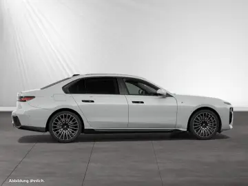 BMW 750e xDrive TV-Fond-Entertainment