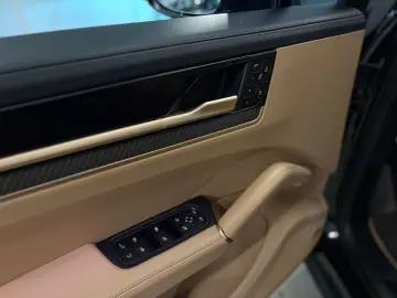 PORSCHE Cayenne E-Hybrid SD MASSAGE PANO ACC HUD AHKe!