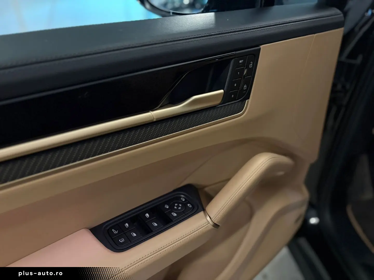 PORSCHE Cayenne E-Hybrid SD MASSAGE PANO ACC HUD AHKe!