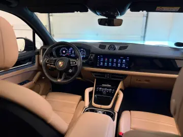 PORSCHE Cayenne E-Hybrid SD MASSAGE PANO ACC HUD AHKe!