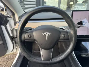 TESLA Model 3 Long Range AWD 75 kWh Premium Audio 85%S