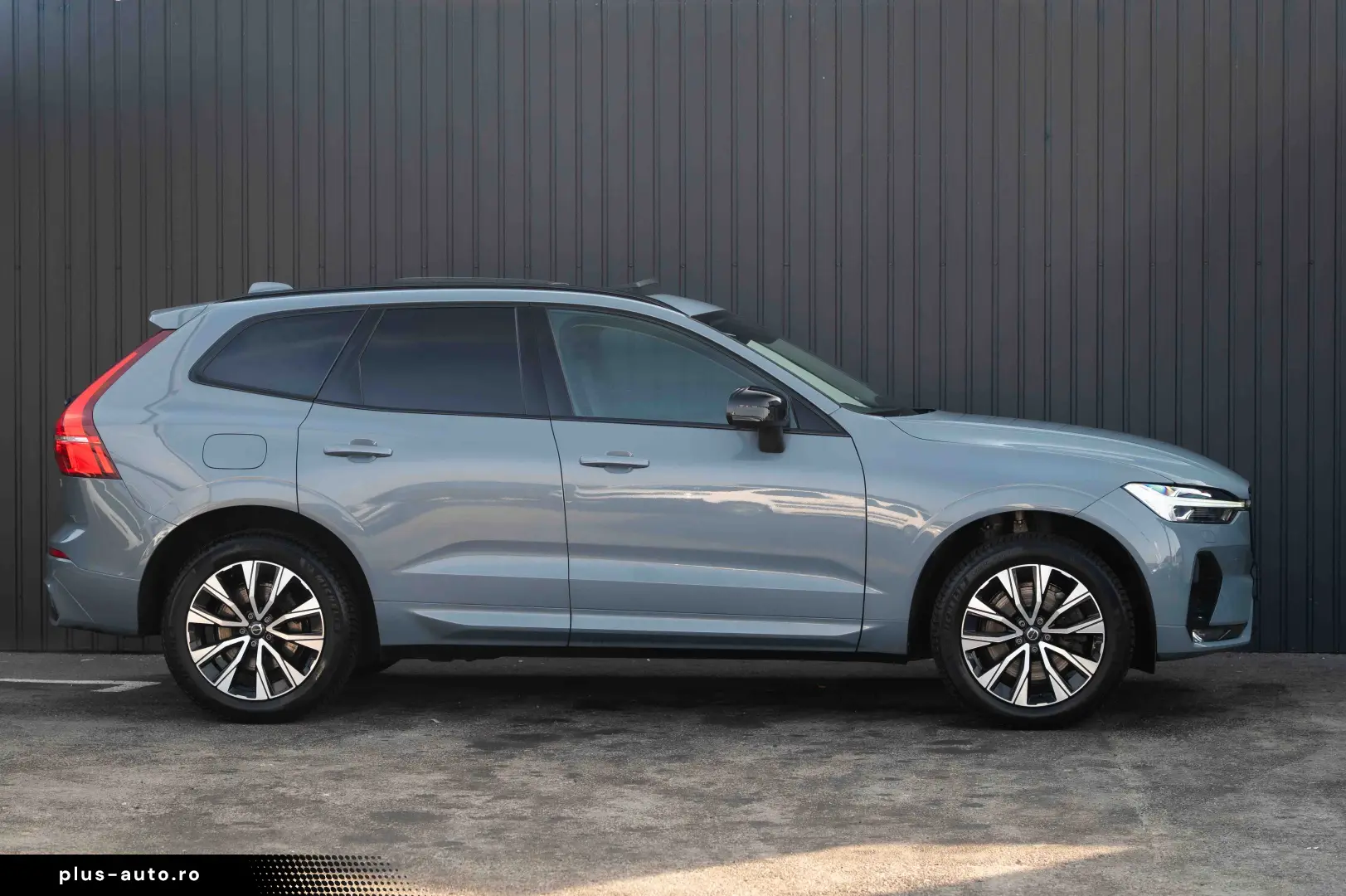 Volvo XC 60 B4 MHEV AT AWD Plus Dark