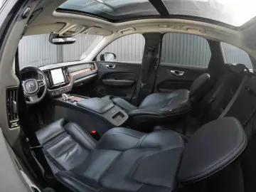 Volvo XC 60 B4 MHEV AT AWD Plus Dark