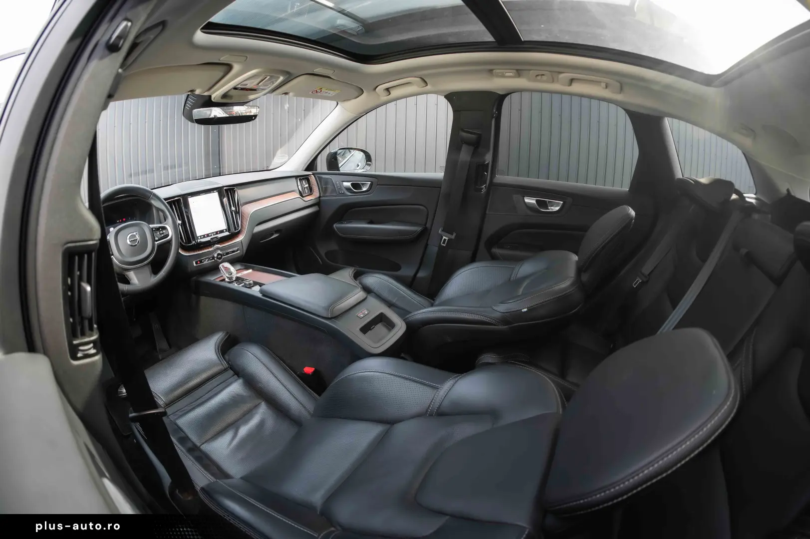 Volvo XC 60 B4 MHEV AT AWD Plus Dark