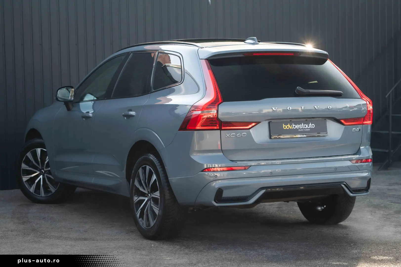 Volvo XC 60 B4 MHEV AT AWD Plus Dark