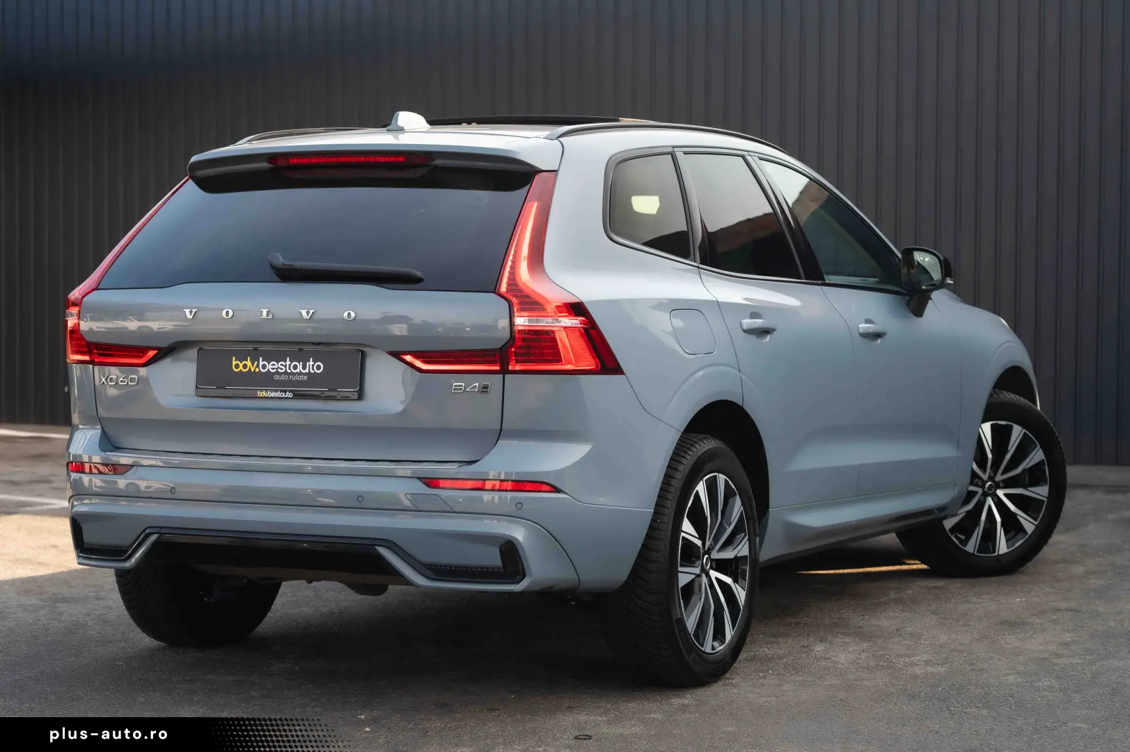 Volvo XC 60 B4 MHEV AT AWD Plus Dark